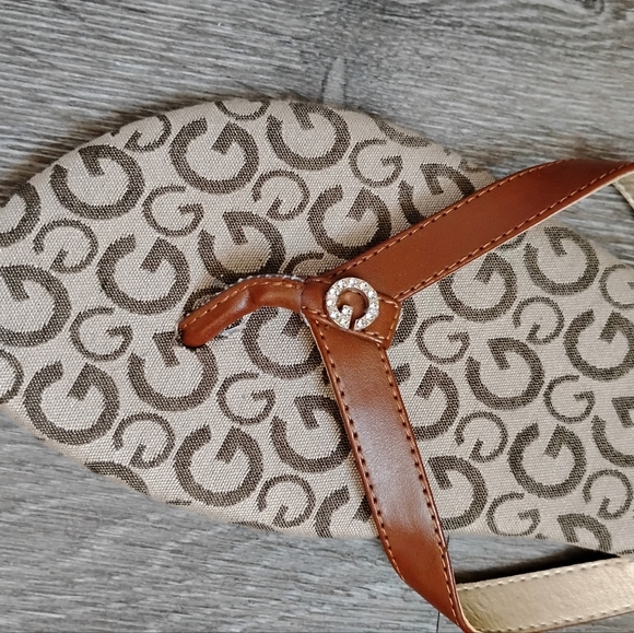 G by Guess Size 9 Monogrammed Flip Flops - Picture 2 of 4